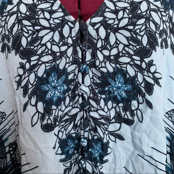 Free people size XS blue bird and feather top - Picture 3 of 9